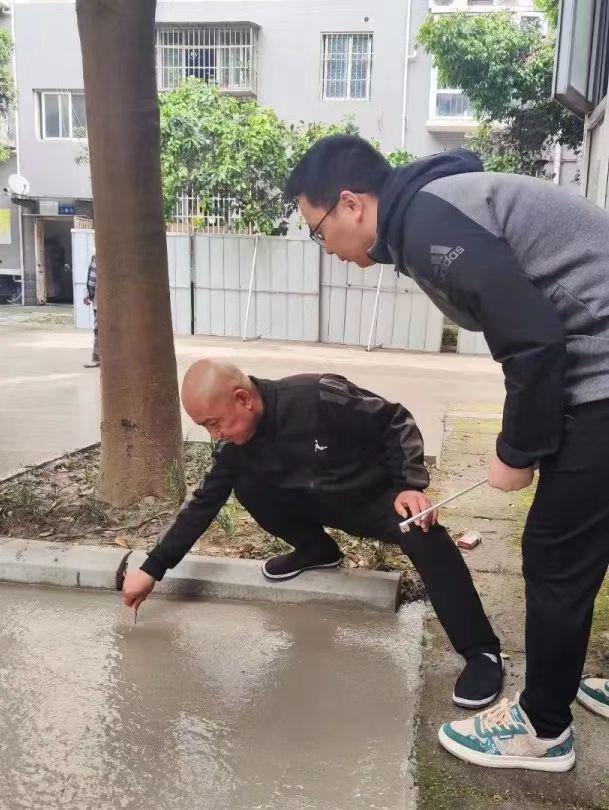 居民“分饰三角”共开云体育 Kaiyun.com 官网入口治共享 温江这个老小区焕然一新(图2)