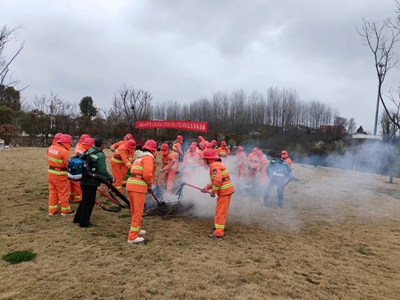 罗山县住建开云体育 Kaiyun.com 官网入口局园林绿化中心开展城区公园绿地防火应急演练(图2)