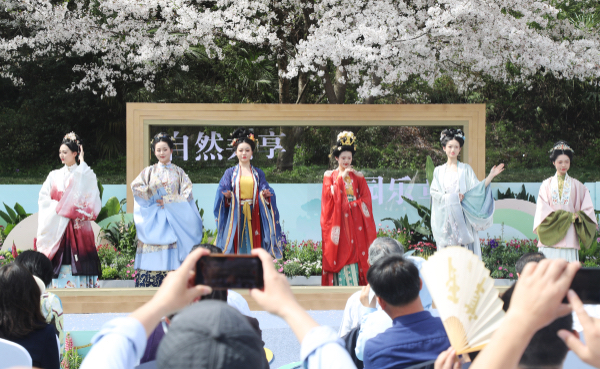 开云体育 Kaiyun.com 官网入口千余种新优花卉品种亮相！2024苏州花展暨上方山百花节启动(图1)
