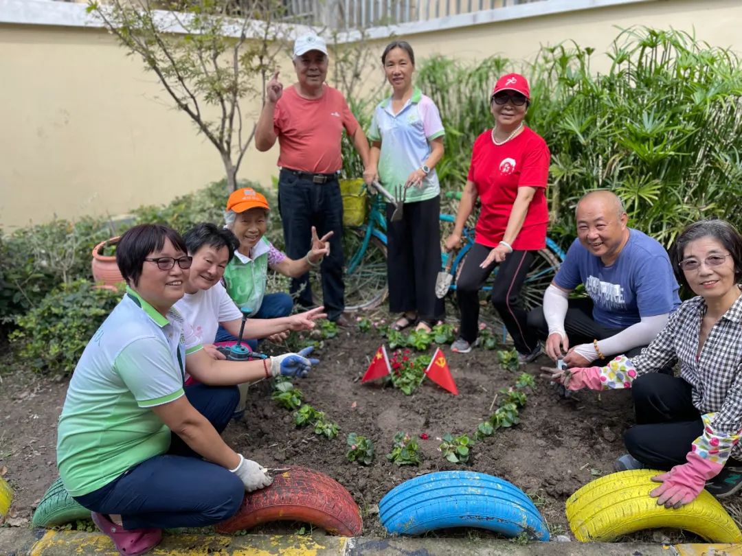 开云 开云体育官网他们积极参与社区“微更新”共同绘就生态美好画卷(图1)