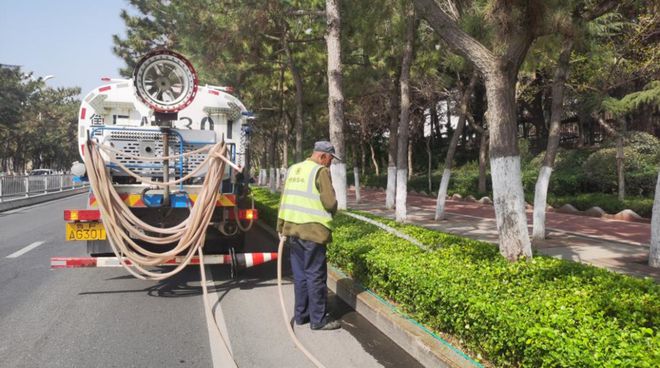 开云 开云体育平台烟台：加强春季绿化养护 提升园林景观效果(图2)
