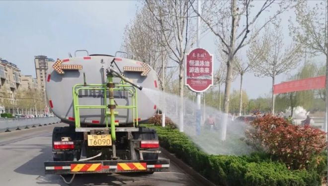 Kaiyun 开云体育聊城市阳谷县综合行政执法局抢抓春季黄金期 绿化养护正当时(图1)
