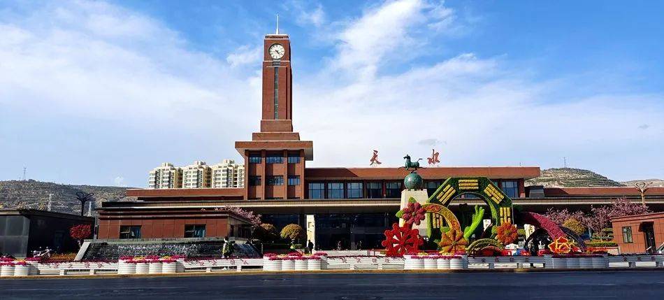 开云体育 开云官网【“麦”向文明城 “积”昂新时代】麦积区持续推进春季城市绿化工作(图1)