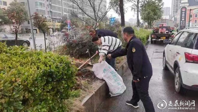 开云体育 开云官网娄底市园林绿化监测所:巡查及时止焚烧 教育引导显成效(图1) 开云体育 开云官网娄底市园林绿化监测所:巡查及时止焚烧 教育引导显成效(图1)