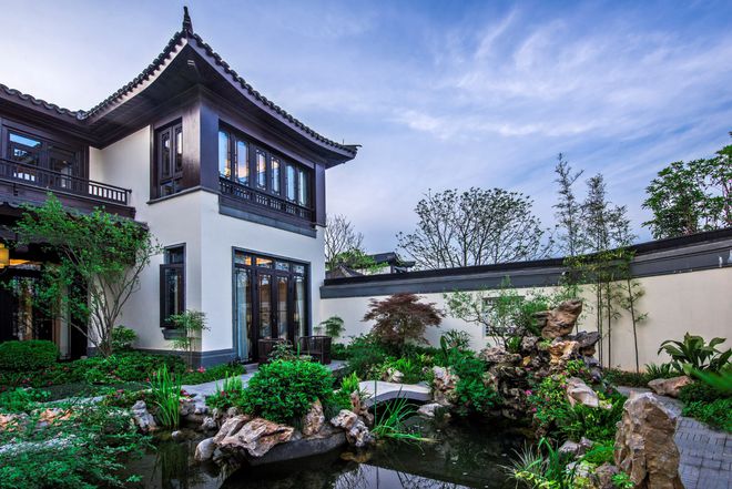 开云体育 开云平台玩转庭院：15个新中式庭院景观设计院落还是中式的有feel(图1)