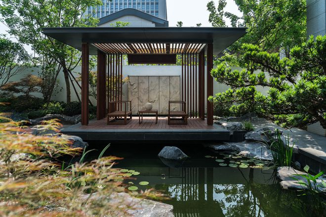 开云体育 开云平台玩转庭院：15个新中式庭院景观设计院落还是中式的有feel(图2)