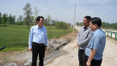 开云 开云体育官网息县人民政府县长郑春调研指导国土绿化工作(图2)