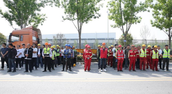 开云体育 开云平台西安浐灞国际港基层技能练兵-园林绿化领域绿篱修剪技能比武大赛成功举办(图1)